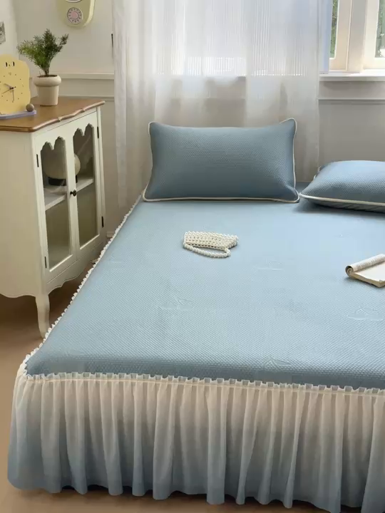 91家纺网 家纺一手货源 找家纺 美优兰2025新款PE提花凉感冰豆豆床裙 初夏蓝