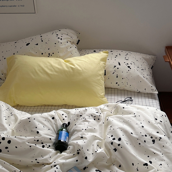 91家纺网 家纺一手货源 找家纺 柚可家居 2024新款40支斜纹纯棉四件套-摩卡点点 失焦黑白