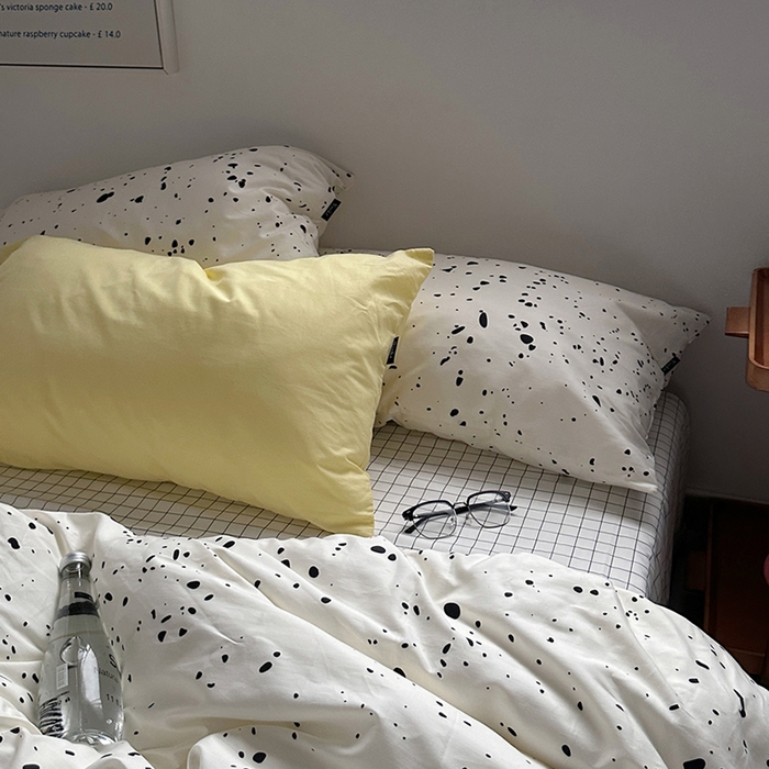 91家纺网 家纺一手货源 找家纺 柚可家居 2024新款40支斜纹纯棉四件套-摩卡点点 失焦黑白