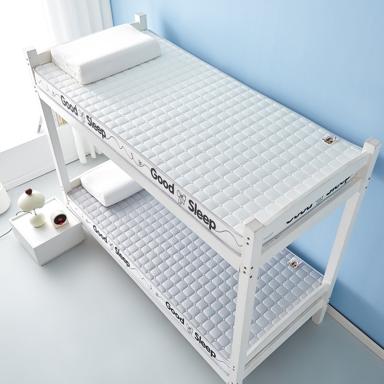 91家纺网 家纺一手货源 找家纺 元昊床垫 2025新款牛奶丝乳胶记忆海绵学生床垫 蝴蝶结-落尘灰