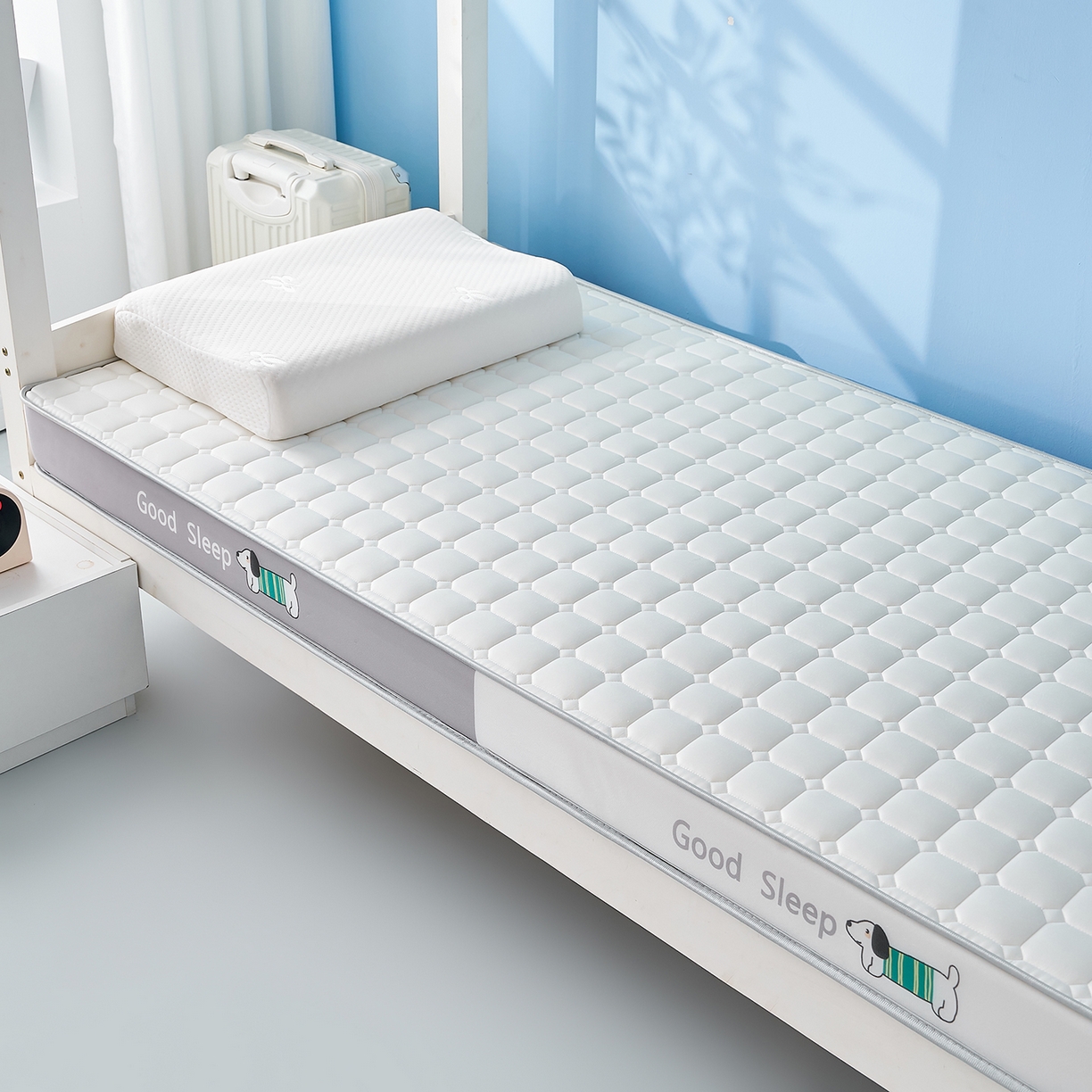 91家纺网 家纺一手货源 找家纺 元昊床垫 2025新款牛奶丝乳胶记忆海绵学生床垫 旺旺狗-布丁白