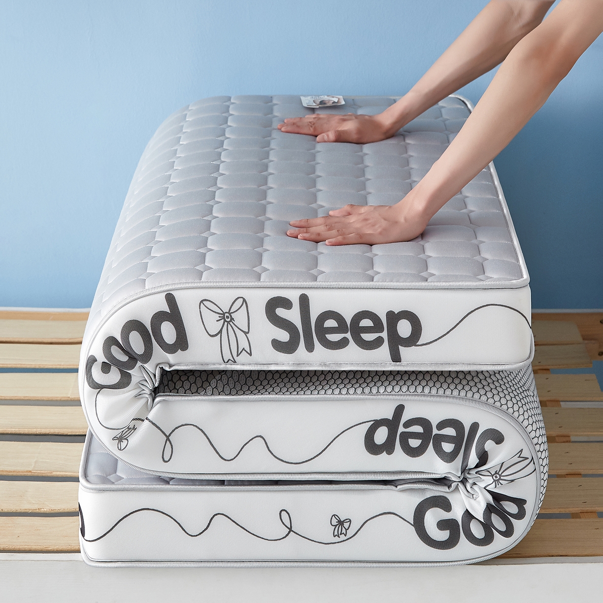 91家纺网 家纺一手货源 找家纺 元昊床垫 2025新款牛奶丝乳胶记忆海绵学生床垫 蝴蝶结-落尘灰