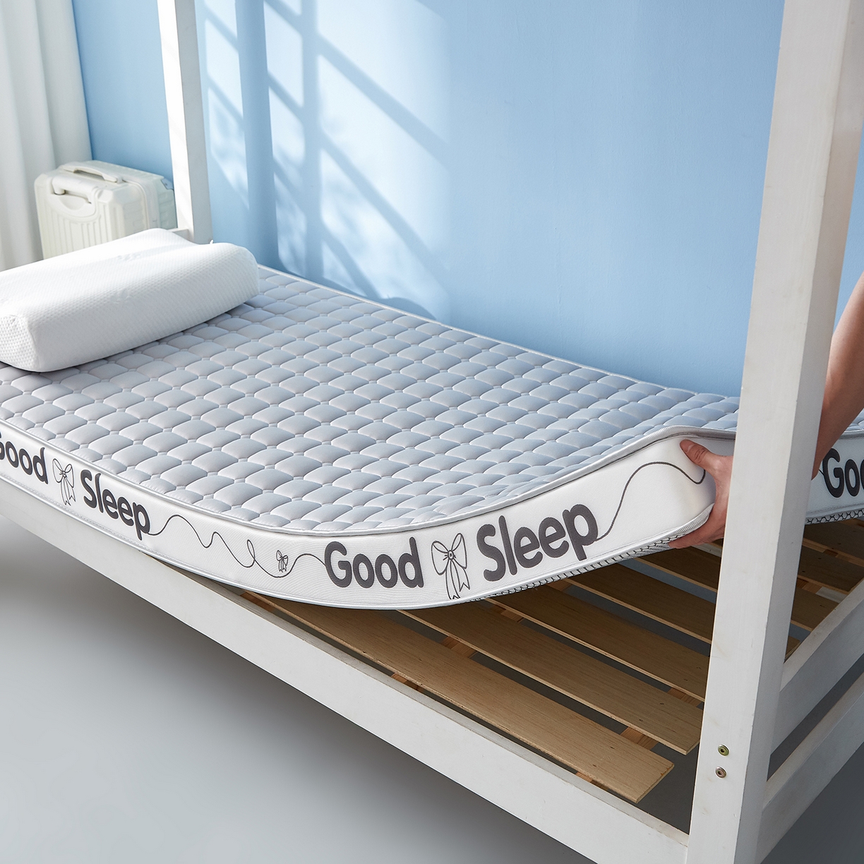 91家纺网 家纺一手货源 找家纺 元昊床垫 2025新款牛奶丝乳胶记忆海绵学生床垫 蝴蝶结-落尘灰