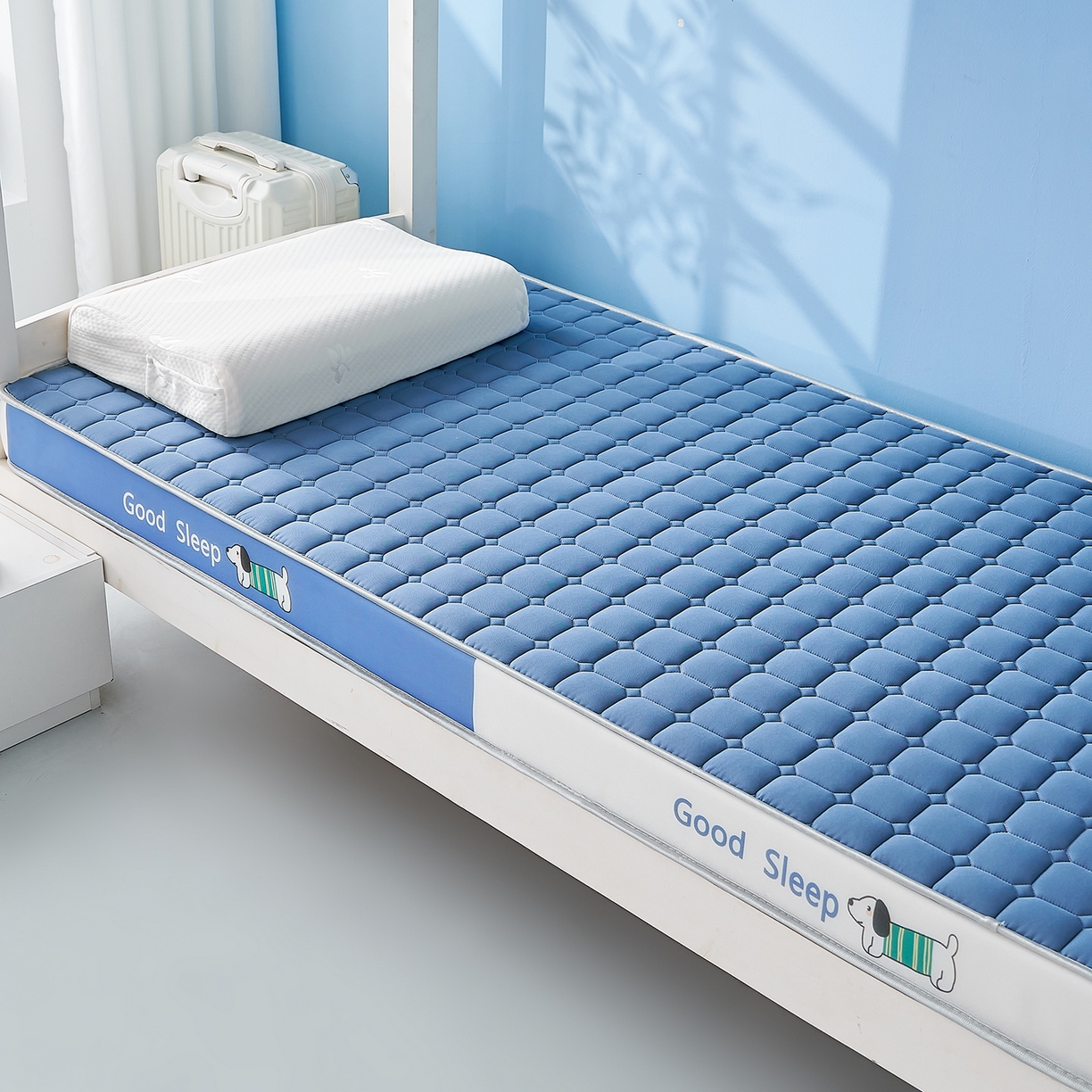 91家纺网 家纺一手货源 找家纺 元昊床垫 2025新款牛奶丝乳胶记忆海绵学生床垫 旺旺狗-布丁蓝