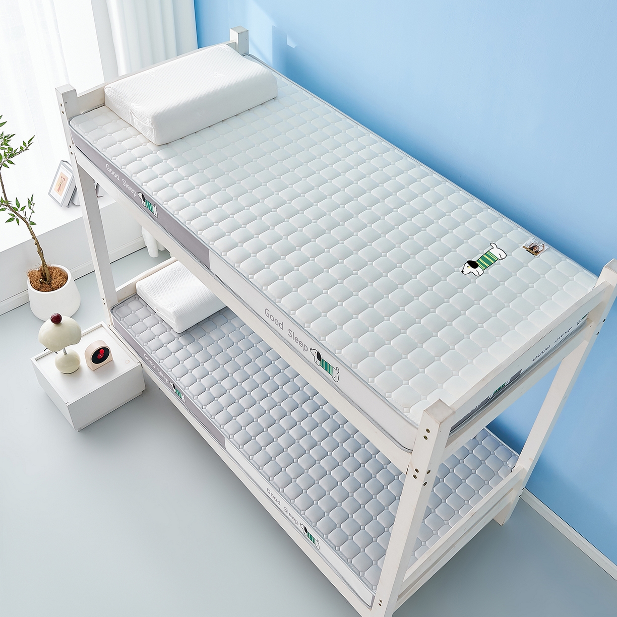 91家纺网 家纺一手货源 找家纺 元昊床垫 2025新款牛奶丝乳胶记忆海绵学生床垫 旺旺狗-布丁白