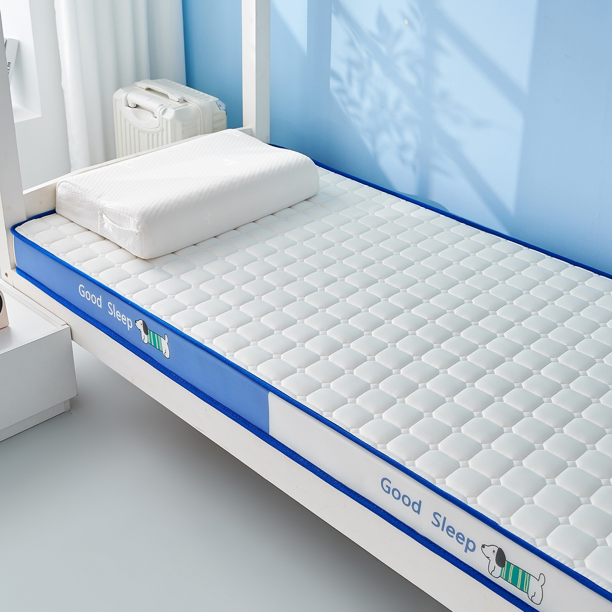 91家纺网 家纺一手货源 找家纺 元昊床垫 2025新款牛奶丝乳胶记忆海绵学生床垫 旺旺狗-蓝月白