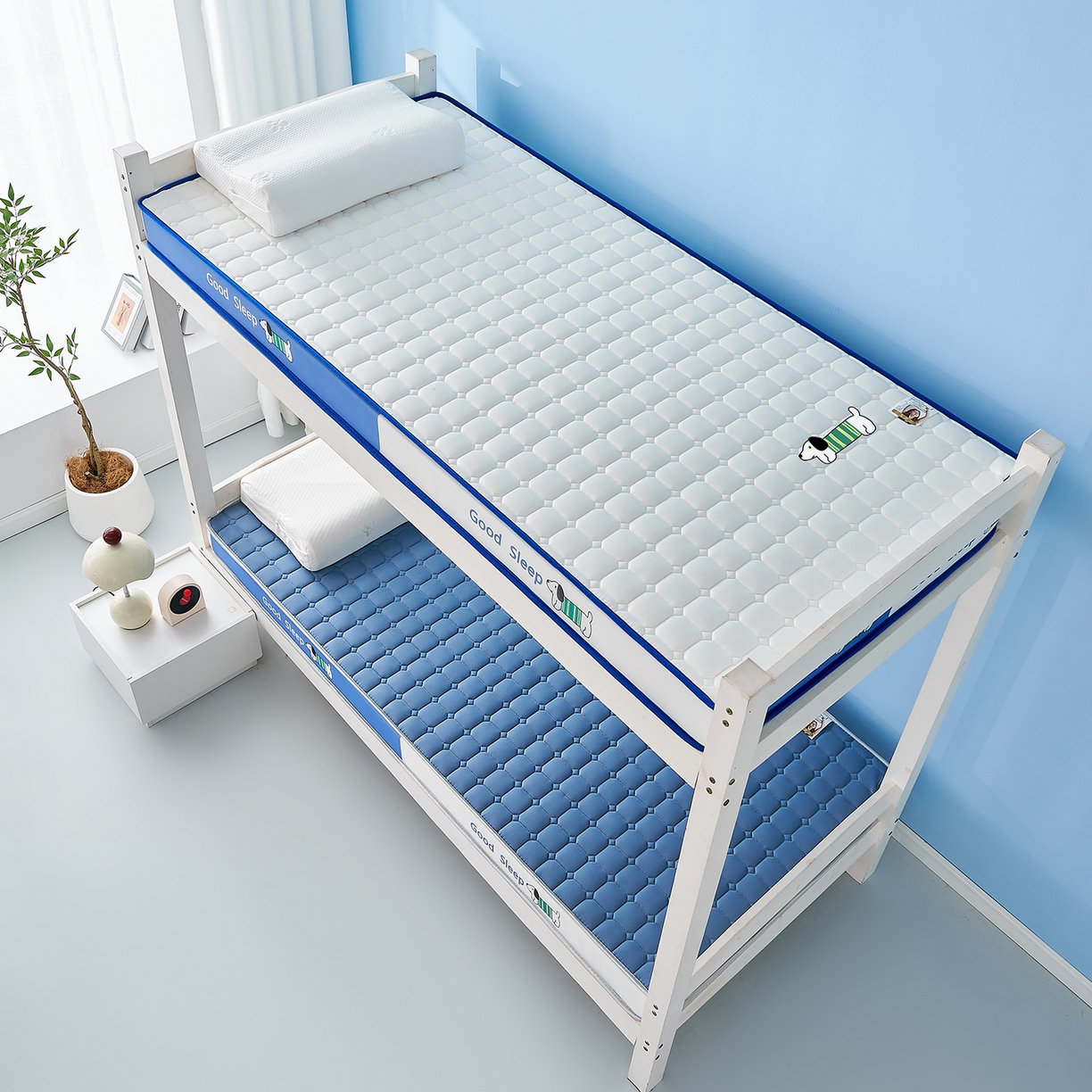 91家纺网 家纺一手货源 找家纺 元昊床垫 2025新款牛奶丝乳胶记忆海绵学生床垫 旺旺狗-蓝月白