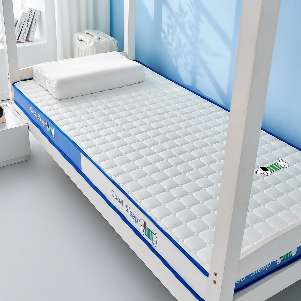 91家纺网 家纺一手货源 找家纺 元昊床垫 2025新款牛奶丝乳胶记忆海绵学生床垫 旺旺狗-蓝月白