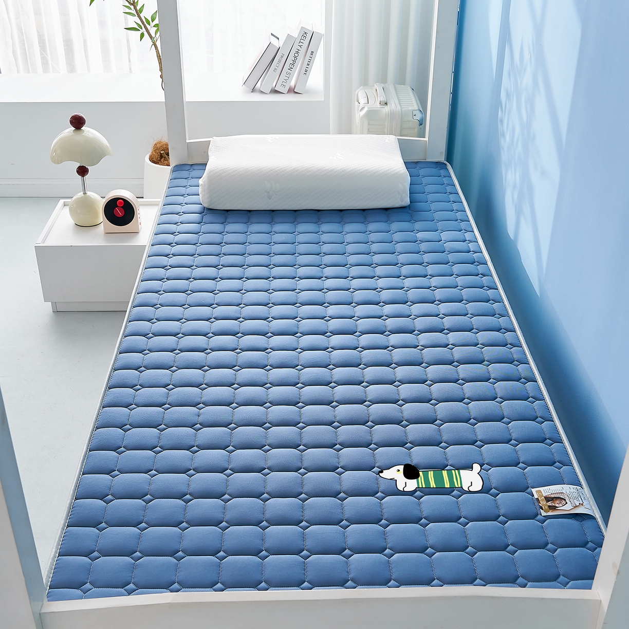 91家纺网 家纺一手货源 找家纺 元昊床垫 2025新款牛奶丝乳胶记忆海绵学生床垫 旺旺狗-布丁蓝