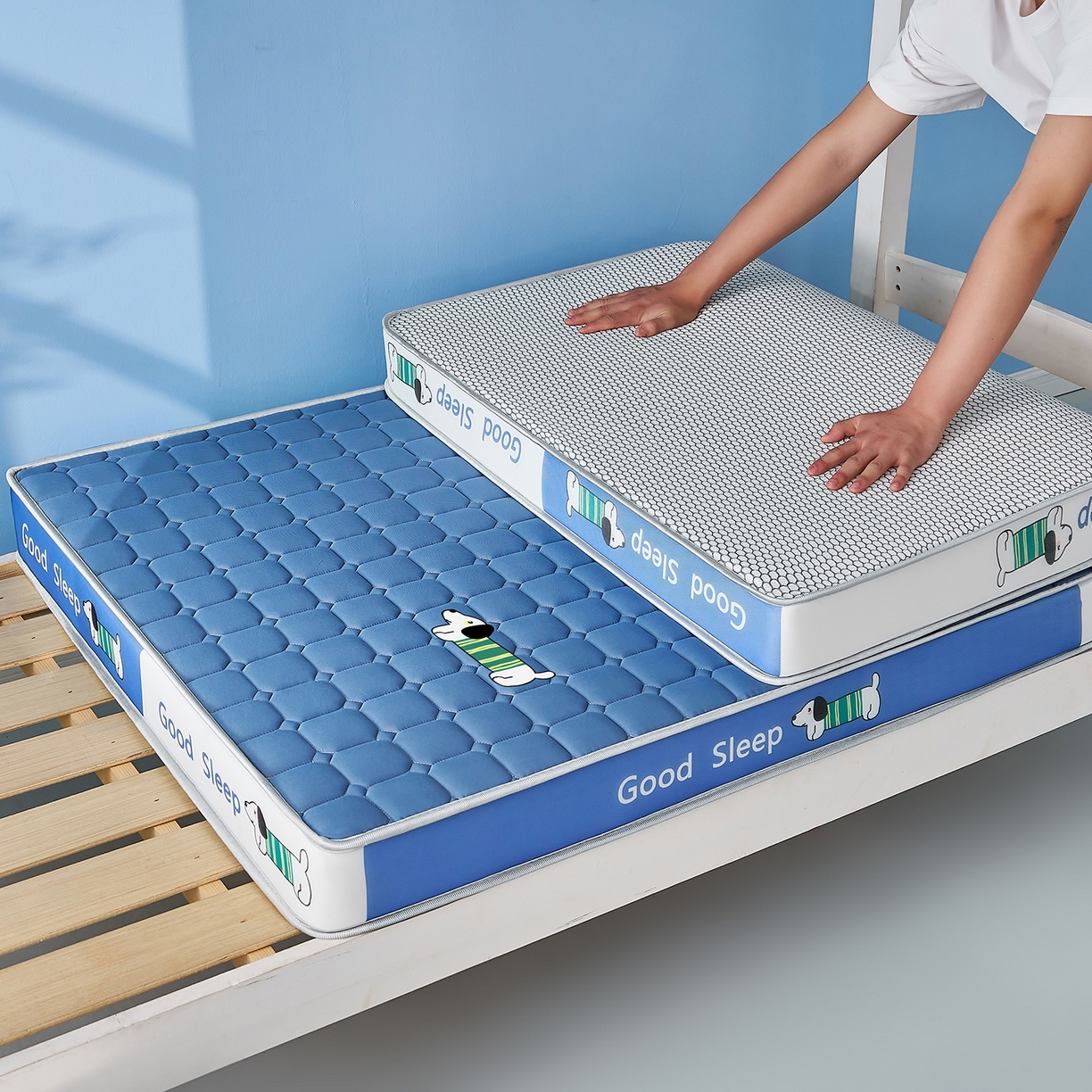 91家纺网 家纺一手货源 找家纺 元昊床垫 2025新款牛奶丝乳胶记忆海绵学生床垫 旺旺狗-布丁蓝