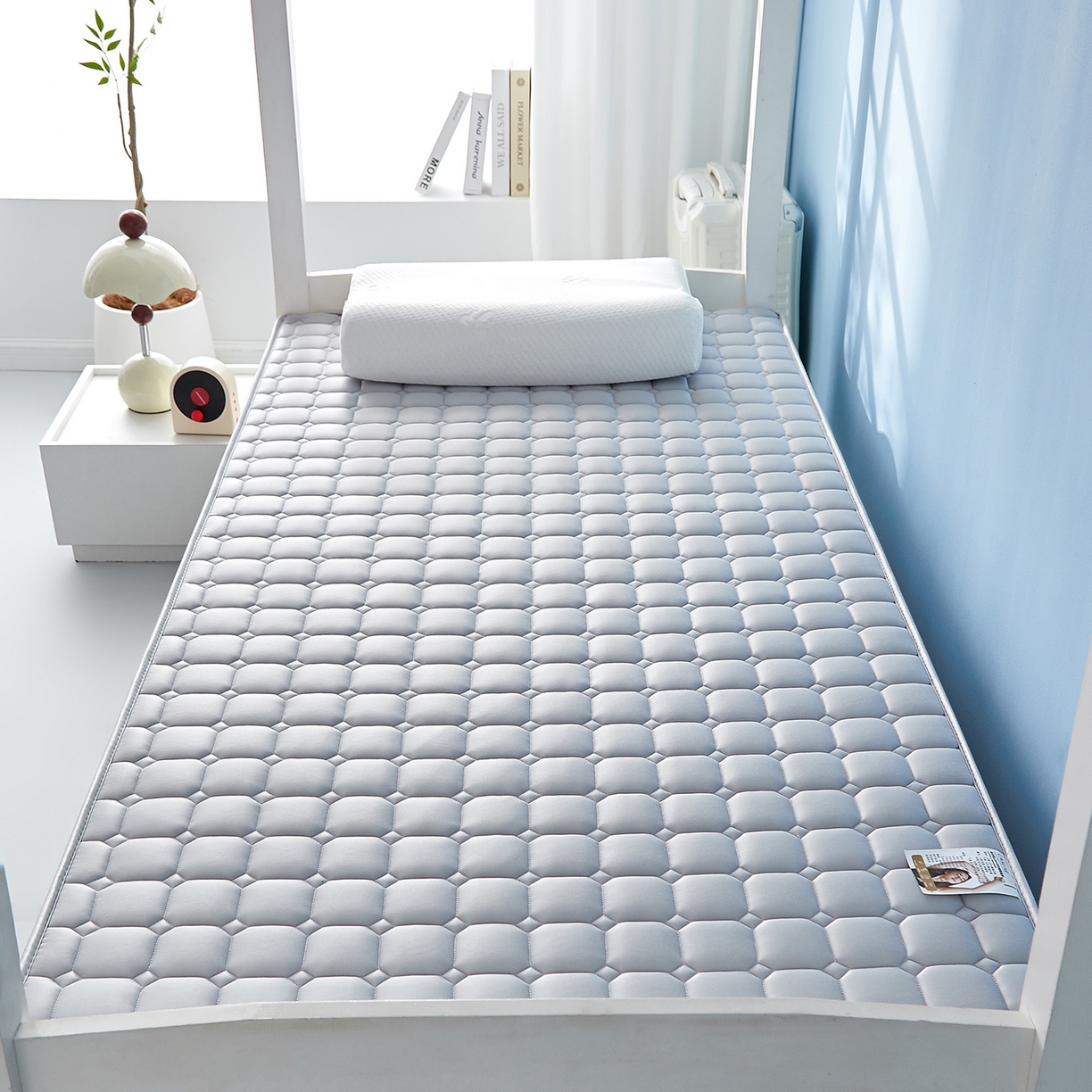 91家纺网 家纺一手货源 找家纺 元昊床垫 2025新款牛奶丝乳胶记忆海绵学生床垫 蝴蝶结-落尘灰