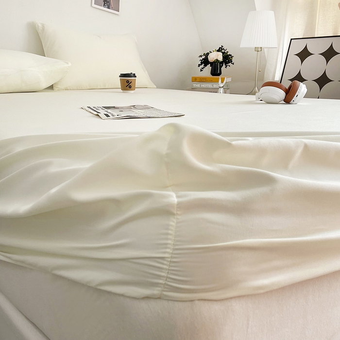 91家纺网 家纺一手货源 找家纺 北辰 2025新款简约素色云朵棉可水洗纯色床笠单件三件套 奶昔白