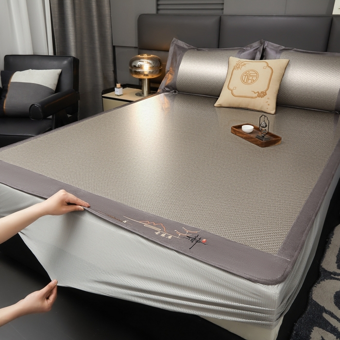 91家纺网 家纺一手货源 找家纺 （总）卡罗兰 2025新款PE超冷感霸王藤刺绣床笠款凉席席子