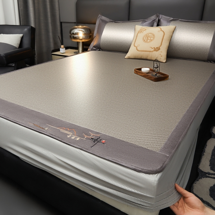 91家纺网 家纺一手货源 找家纺 （总）卡罗兰 2025新款PE超冷感霸王藤刺绣床笠款凉席席子