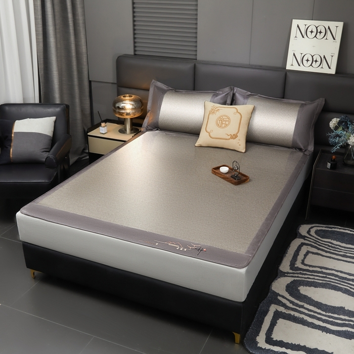 91家纺网 家纺一手货源 找家纺 （总）卡罗兰 2025新款PE超冷感霸王藤刺绣床笠款凉席席子