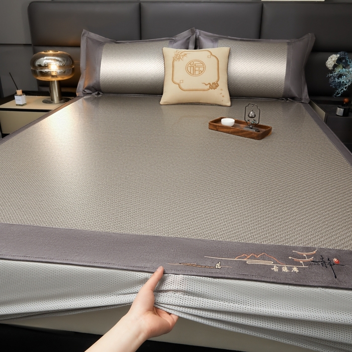 91家纺网 家纺一手货源 找家纺 （总）卡罗兰 2025新款PE超冷感霸王藤刺绣床笠款凉席席子