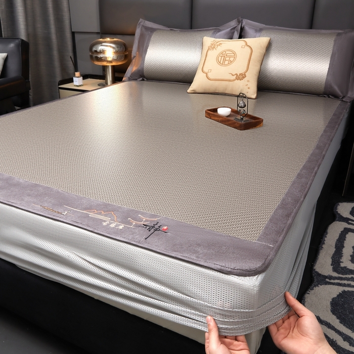 91家纺网 家纺一手货源 找家纺 （总）卡罗兰 2025新款PE超冷感霸王藤刺绣床笠款凉席席子