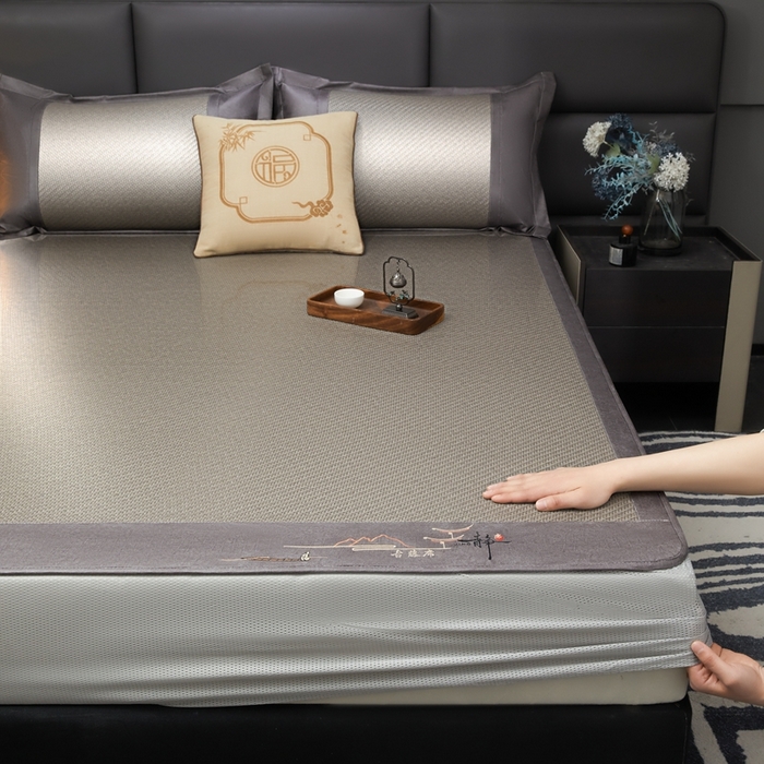 91家纺网 家纺一手货源 找家纺 （总）卡罗兰 2025新款PE超冷感霸王藤刺绣床笠款凉席席子