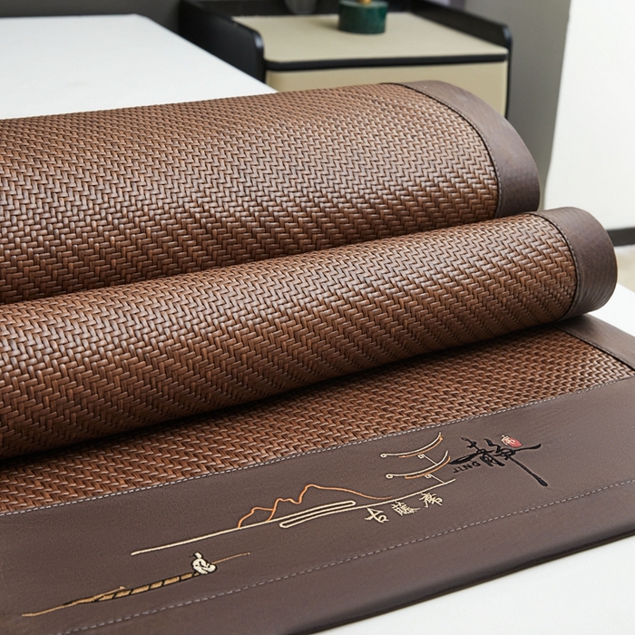 91家纺网 家纺一手货源 找家纺 卡罗兰 2025新款PE超冷感霸王藤刺绣床笠款凉席席子 古藤咖-床笠款