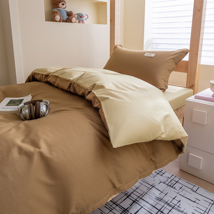 91家纺网 家纺一手货源 找家纺 鑫宇家纺 2025新款13372全棉纯色双拼学生宿舍三件套六件套 摩卡棕+卡其