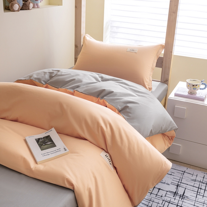 91家纺网 家纺一手货源 找家纺 鑫宇家纺 2025新款13372全棉纯色双拼学生宿舍三件套六件套 奶玉+浅灰