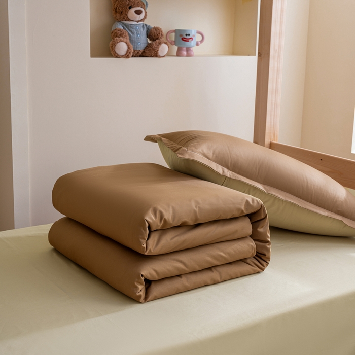 91家纺网 家纺一手货源 找家纺 鑫宇2025新款13372全棉学生宿舍上下铺三件套床单款床笠款可定制 摩卡棕+卡其