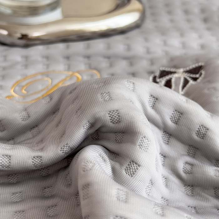 91家纺网 家纺一手货源 找家纺 米菲 2025新款刺绣华夫格多功能毯盖毯毯子 夏天-浅灰