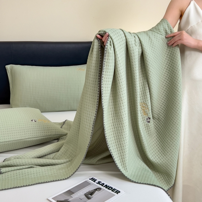 91家纺网 家纺一手货源 找家纺 米菲 2025新款刺绣华夫格多功能毯盖毯毯子 夏天-抹茶绿