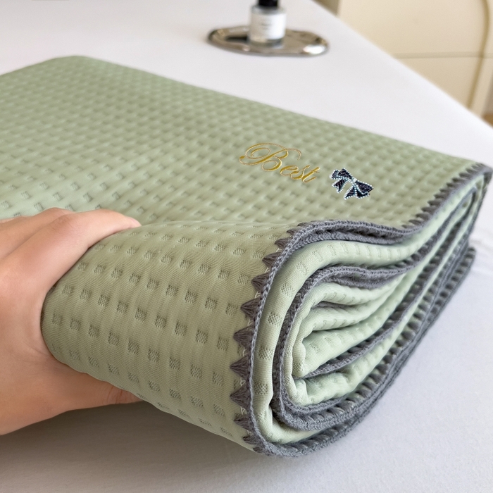 91家纺网 家纺一手货源 找家纺 米菲 2025新款刺绣华夫格多功能毯盖毯毯子 夏天-抹茶绿