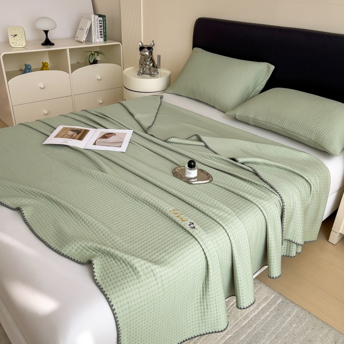 91家纺网 家纺一手货源 找家纺 米菲 2025新款刺绣华夫格多功能毯盖毯毯子 夏天-抹茶绿