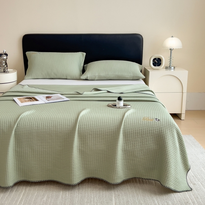 91家纺网 家纺一手货源 找家纺 米菲 2025新款刺绣华夫格多功能毯盖毯毯子 夏天-抹茶绿