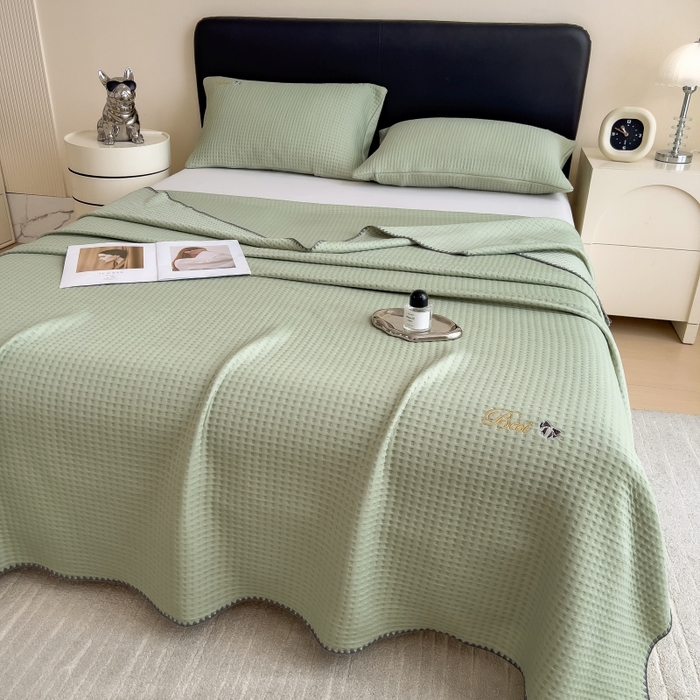 91家纺网 家纺一手货源 找家纺 米菲 2025新款刺绣华夫格多功能毯盖毯毯子 夏天-抹茶绿