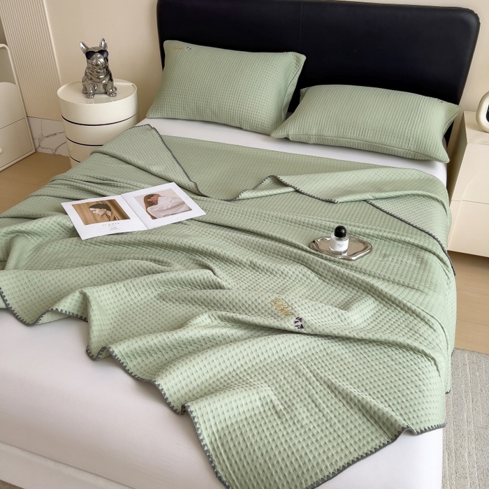 91家纺网 家纺一手货源 找家纺 米菲 2025新款刺绣华夫格多功能毯盖毯毯子 夏天-抹茶绿