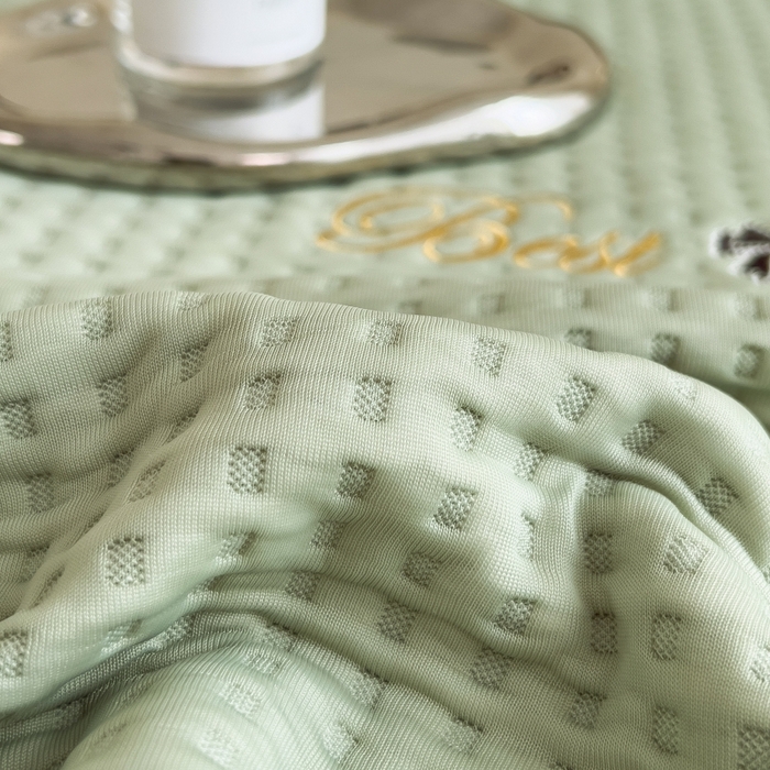 91家纺网 家纺一手货源 找家纺 米菲 2025新款刺绣华夫格多功能毯盖毯毯子 夏天-抹茶绿