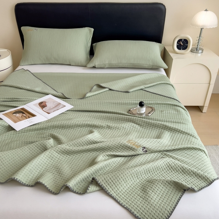 91家纺网 家纺一手货源 找家纺 米菲 2025新款刺绣华夫格多功能毯盖毯毯子 夏天-抹茶绿