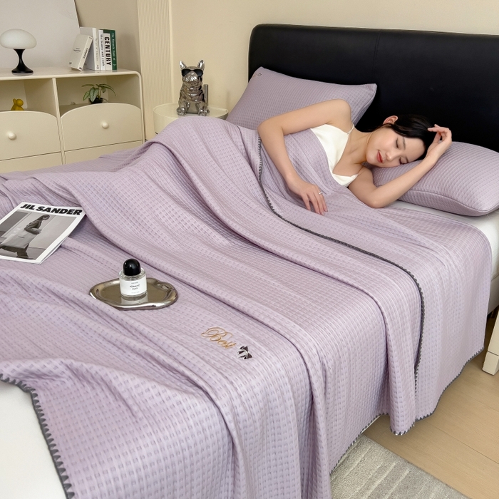 91家纺网 家纺一手货源 找家纺 米菲 2025新款刺绣华夫格多功能毯盖毯毯子 夏天-浅紫