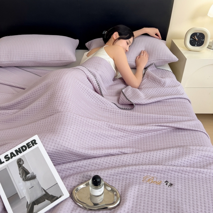 91家纺网 家纺一手货源 找家纺 米菲 2025新款刺绣华夫格多功能毯盖毯毯子 夏天-浅紫