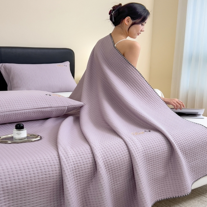 91家纺网 家纺一手货源 找家纺 米菲 2025新款刺绣华夫格多功能毯盖毯毯子 夏天-浅紫