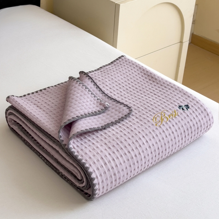 91家纺网 家纺一手货源 找家纺 米菲 2025新款刺绣华夫格多功能毯盖毯毯子 夏天-浅紫