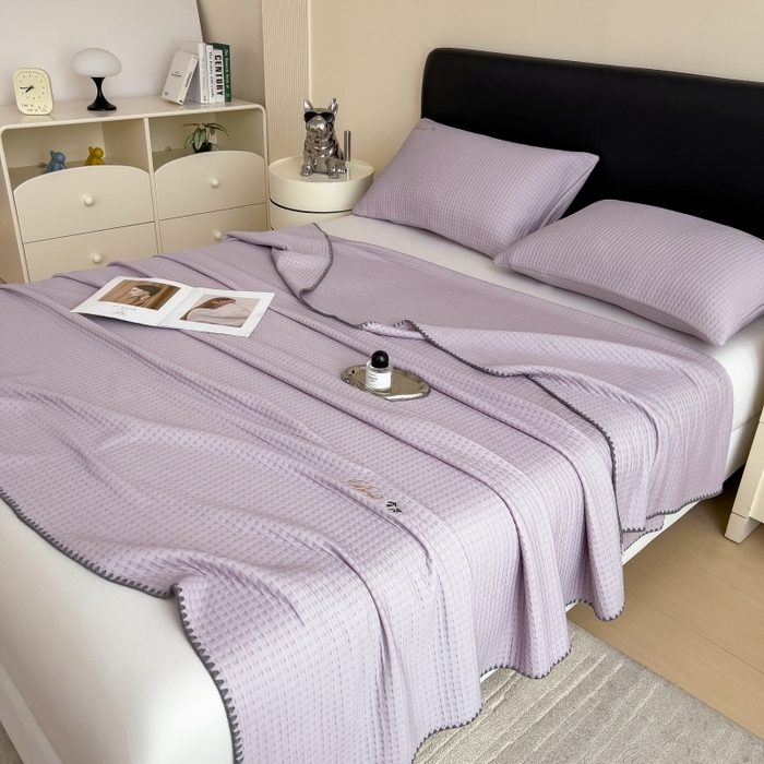 91家纺网 家纺一手货源 找家纺 米菲 2025新款刺绣华夫格多功能毯盖毯毯子 夏天-浅紫