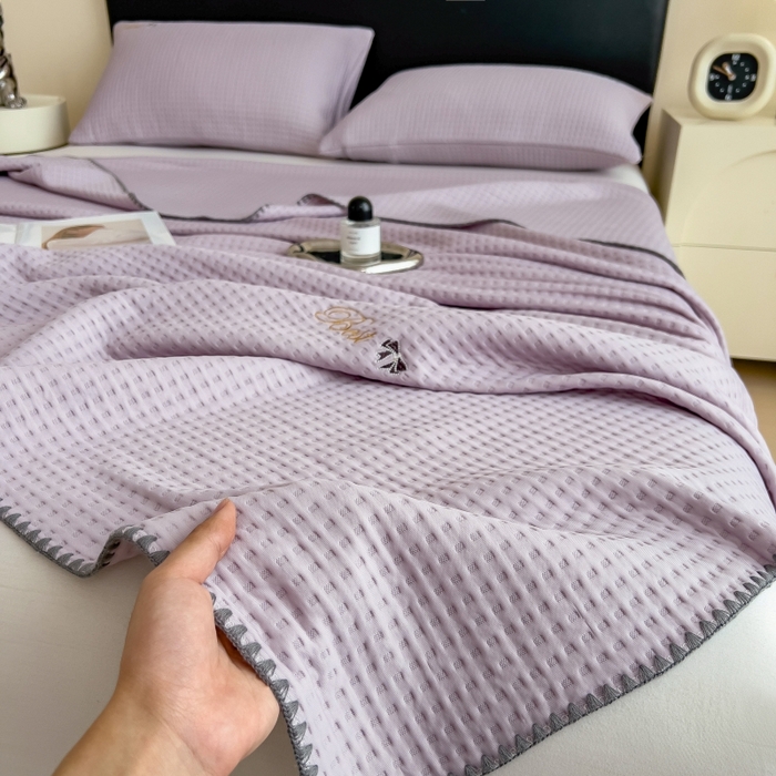 91家纺网 家纺一手货源 找家纺 米菲 2025新款刺绣华夫格多功能毯盖毯毯子 夏天-浅紫