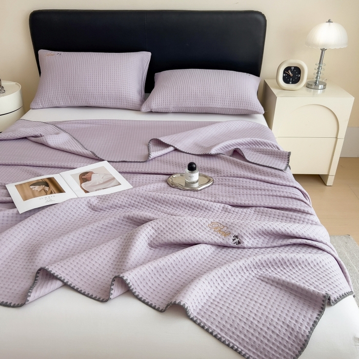 91家纺网 家纺一手货源 找家纺 米菲 2025新款刺绣华夫格多功能毯盖毯毯子 夏天-浅紫