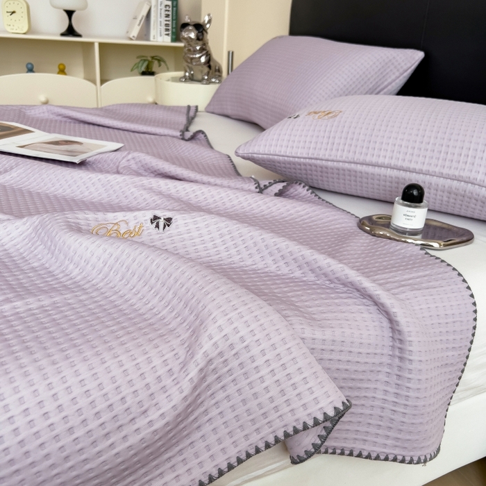 91家纺网 家纺一手货源 找家纺 米菲 2025新款刺绣华夫格多功能毯盖毯毯子 夏天-浅紫