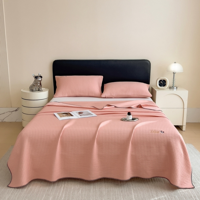 91家纺网 家纺一手货源 找家纺 米菲 2025新款刺绣华夫格多功能毯盖毯毯子 夏天-嫩粉