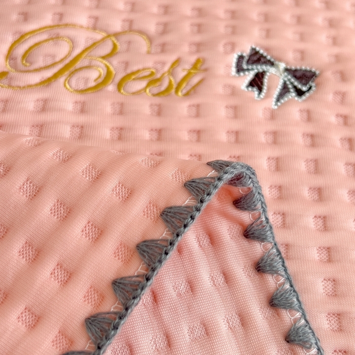 91家纺网 家纺一手货源 找家纺 米菲 2025新款刺绣华夫格多功能毯盖毯毯子 夏天-嫩粉