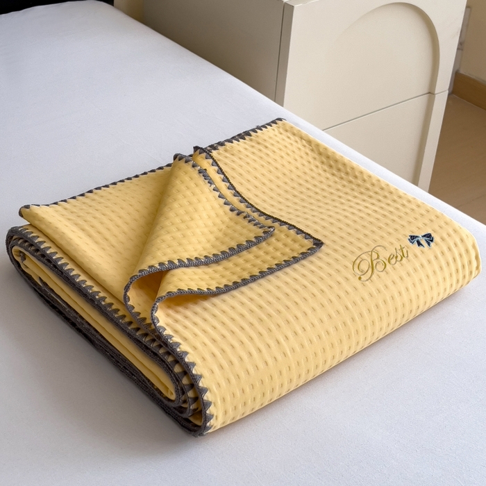 91家纺网 家纺一手货源 找家纺 米菲 2025新款刺绣华夫格多功能毯盖毯毯子 夏天-米黄