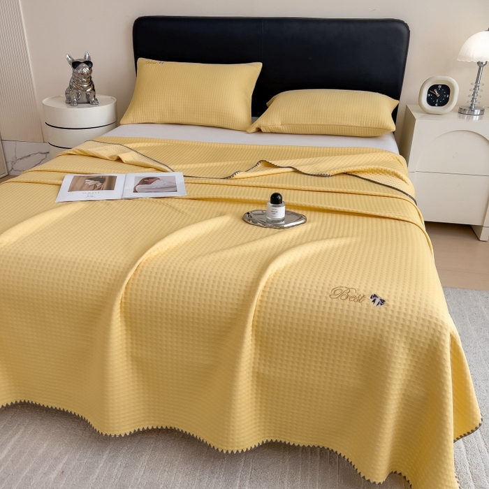 91家纺网 家纺一手货源 找家纺 米菲 2025新款刺绣华夫格多功能毯盖毯毯子 夏天-米黄