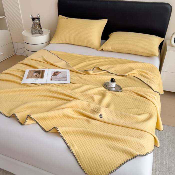 91家纺网 家纺一手货源 找家纺 米菲 2025新款刺绣华夫格多功能毯盖毯毯子 夏天-米黄