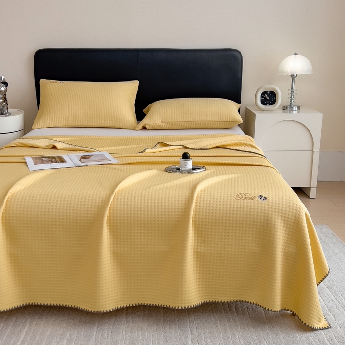 91家纺网 家纺一手货源 找家纺 米菲 2025新款刺绣华夫格多功能毯盖毯毯子 夏天-米黄