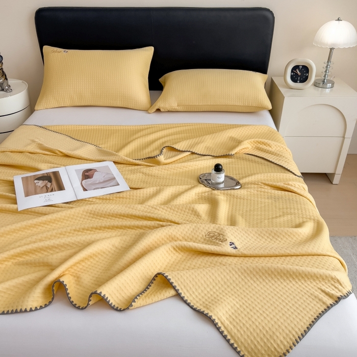 91家纺网 家纺一手货源 找家纺 米菲 2025新款刺绣华夫格多功能毯盖毯毯子 夏天-米黄